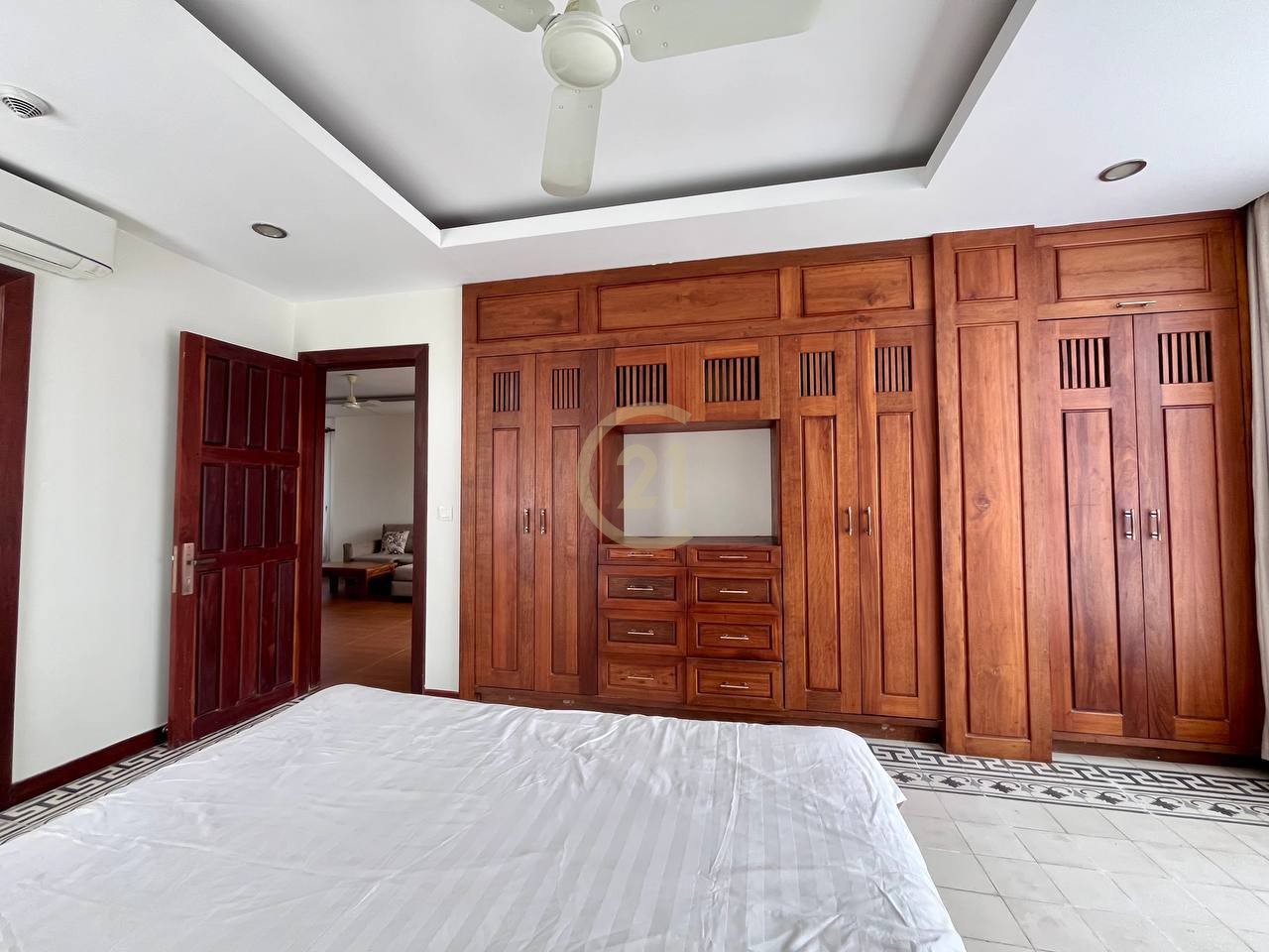 Western Three bedroom For Rent At Russian Market