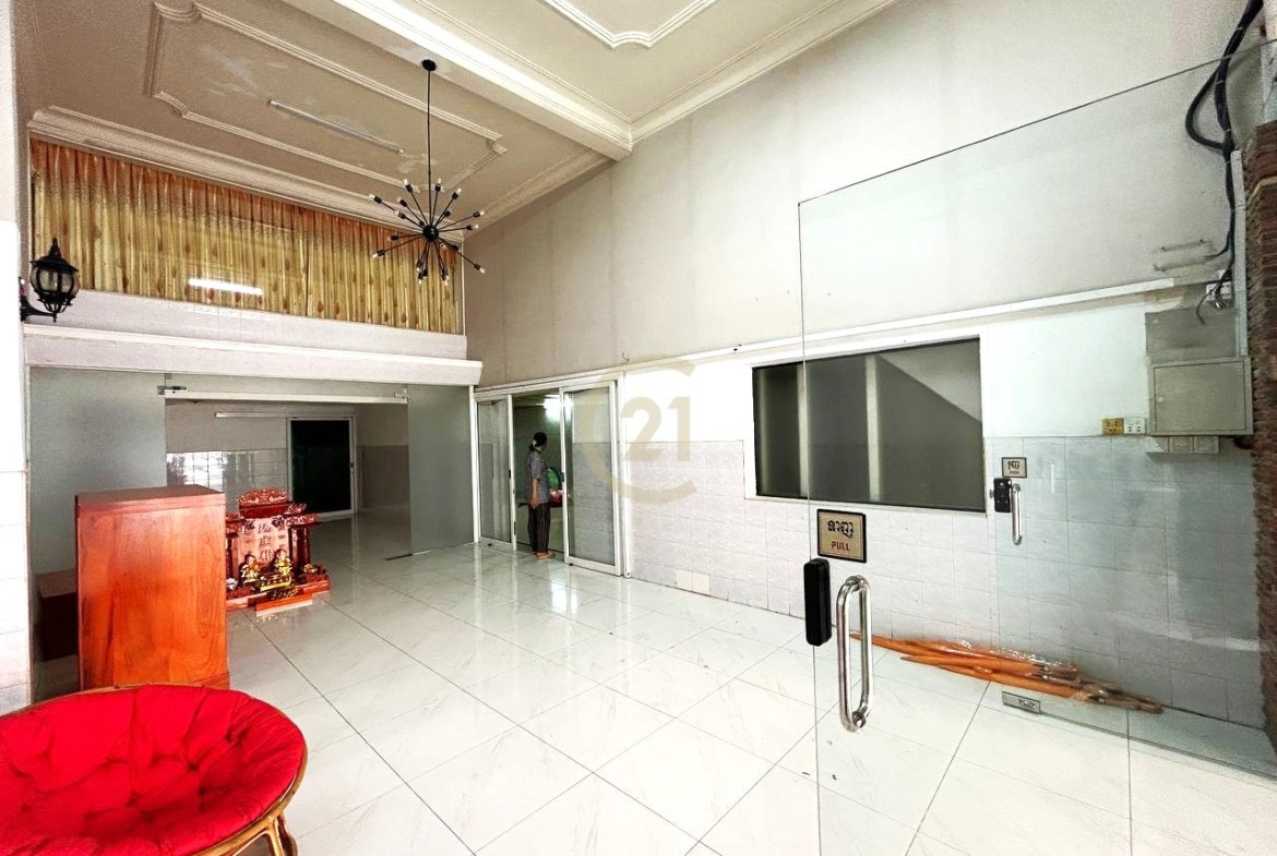 Shophouse for Rent in Boeung Trabek (Near Toul Tompoung, BKK)