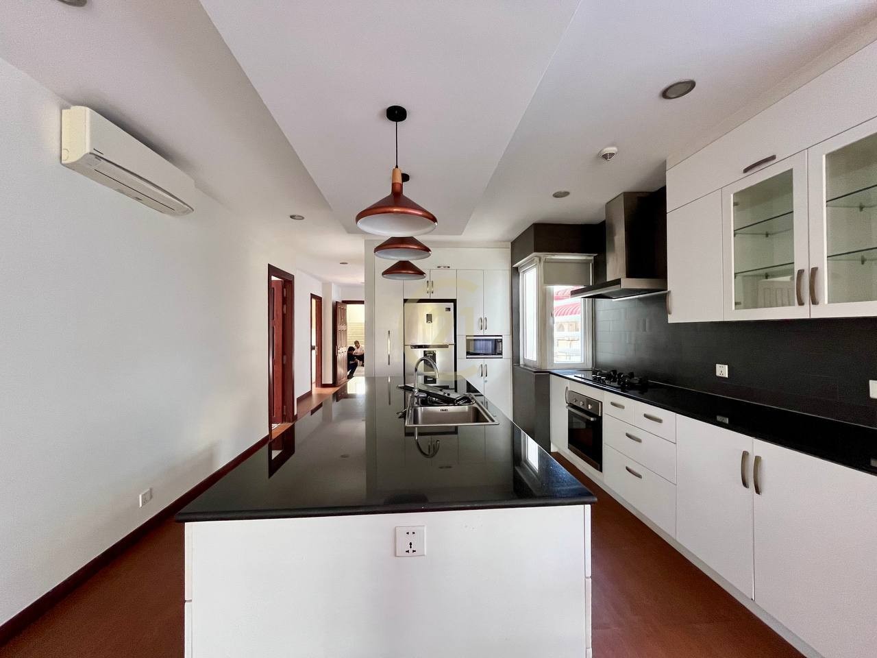 Western Three bedroom For Rent At Russian Market