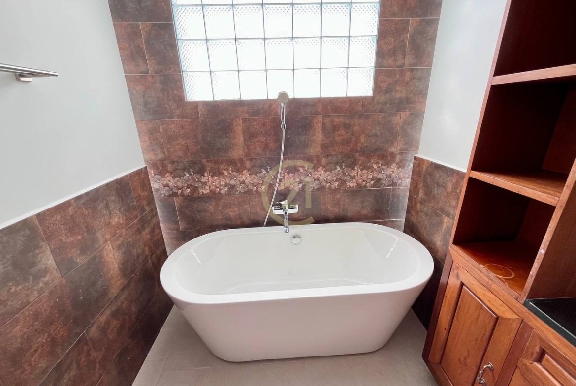 Western Three bedroom For Rent At Russian Market