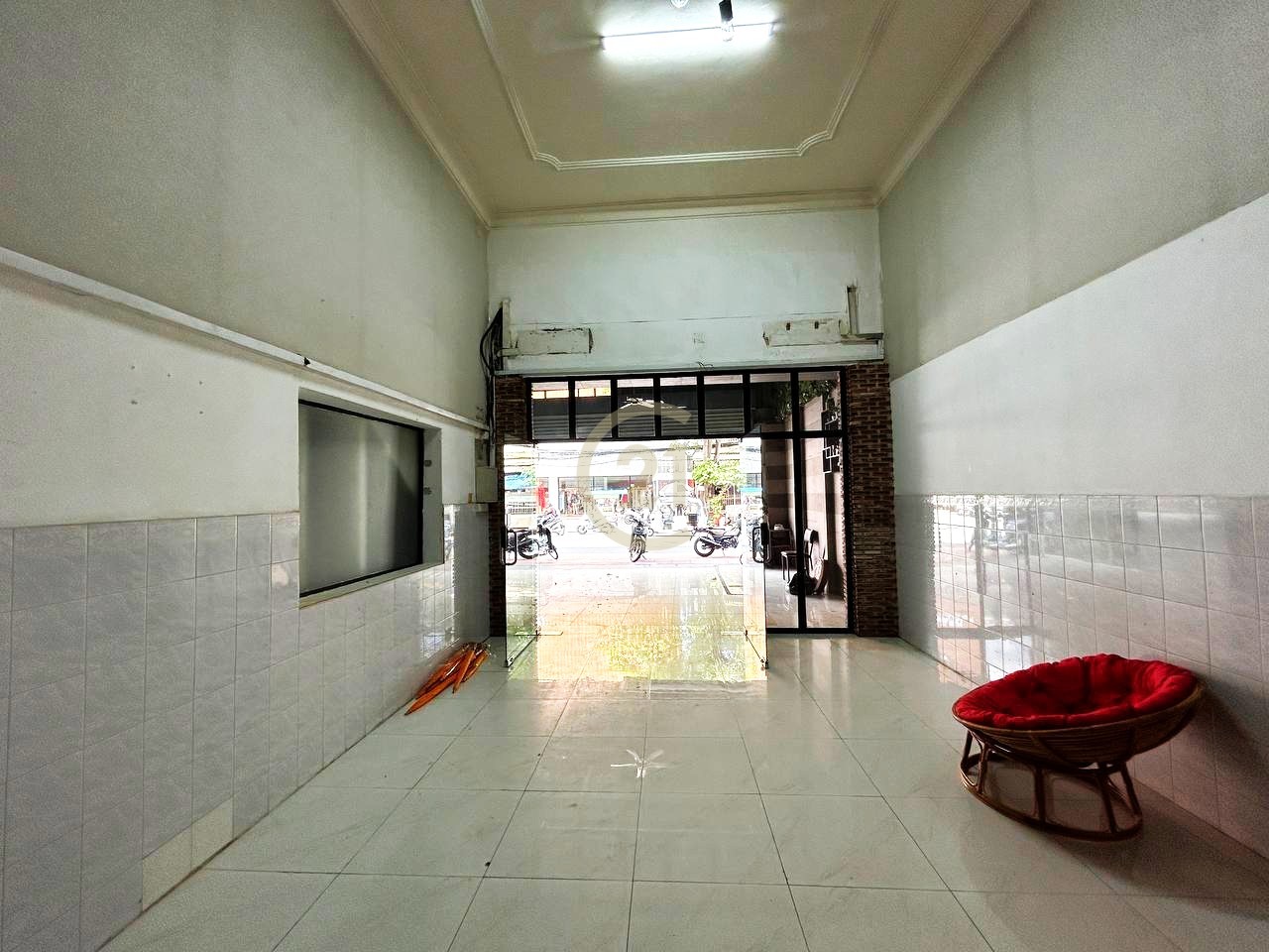 Shophouse for Rent in Boeung Trabek (Near Toul Tompoung, BKK)