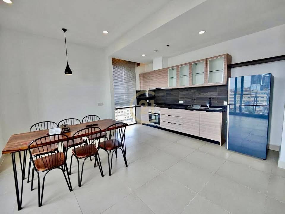 MODERN TWO BEDROOM FOR RENT-CENTRAL MARKET