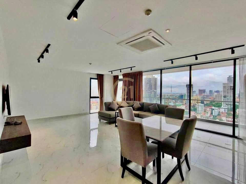 STYLISH THREE BEDROOM FOR RENT-BKK1