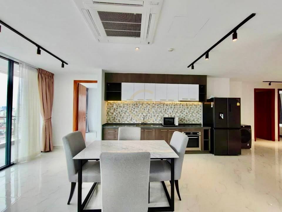 STYLISH THREE BEDROOM FOR RENT-BKK1