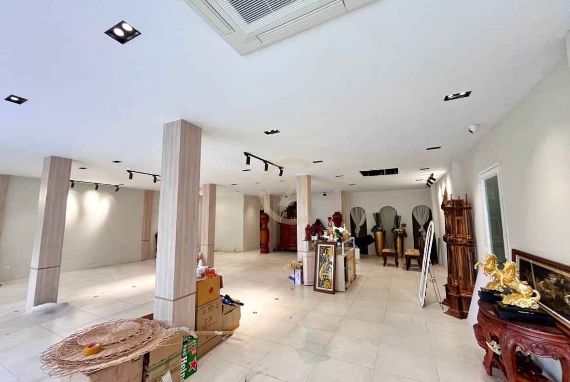 Shophouse for rent at BKK2