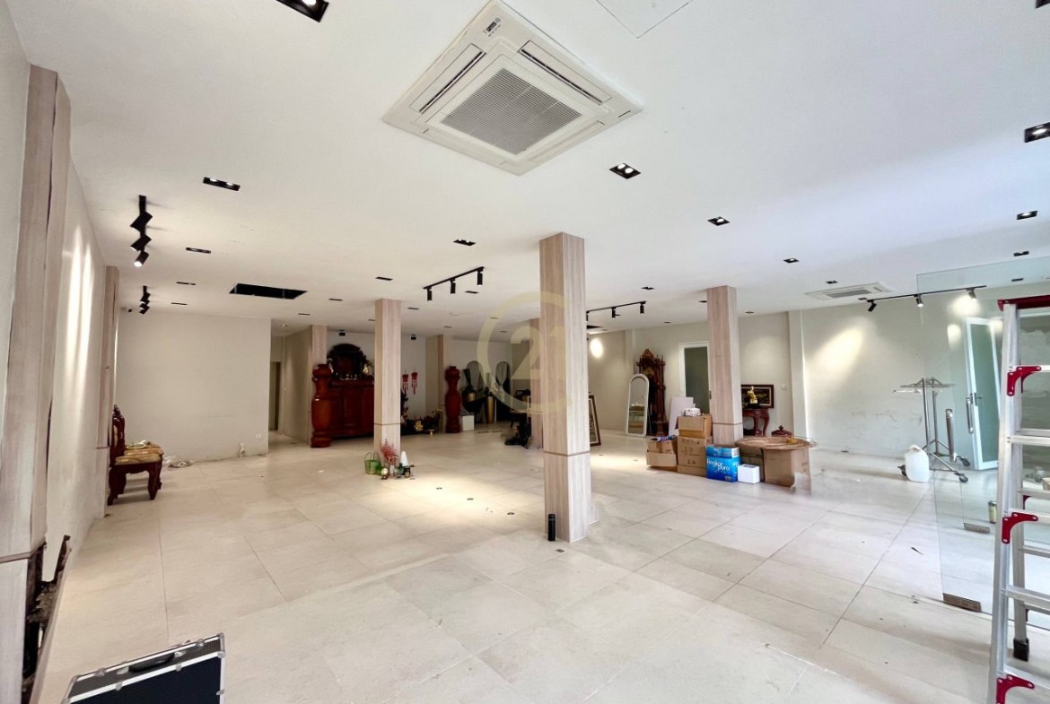 Shophouse for rent at BKK2