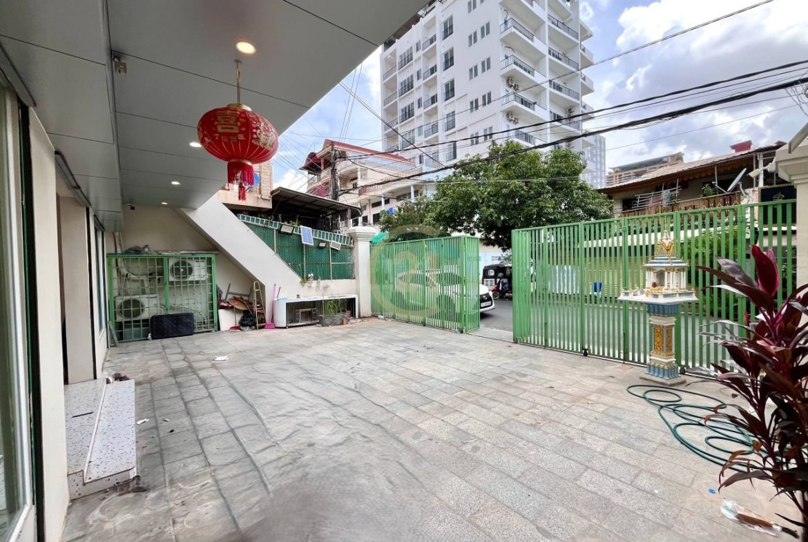 Shophouse for rent at BKK2