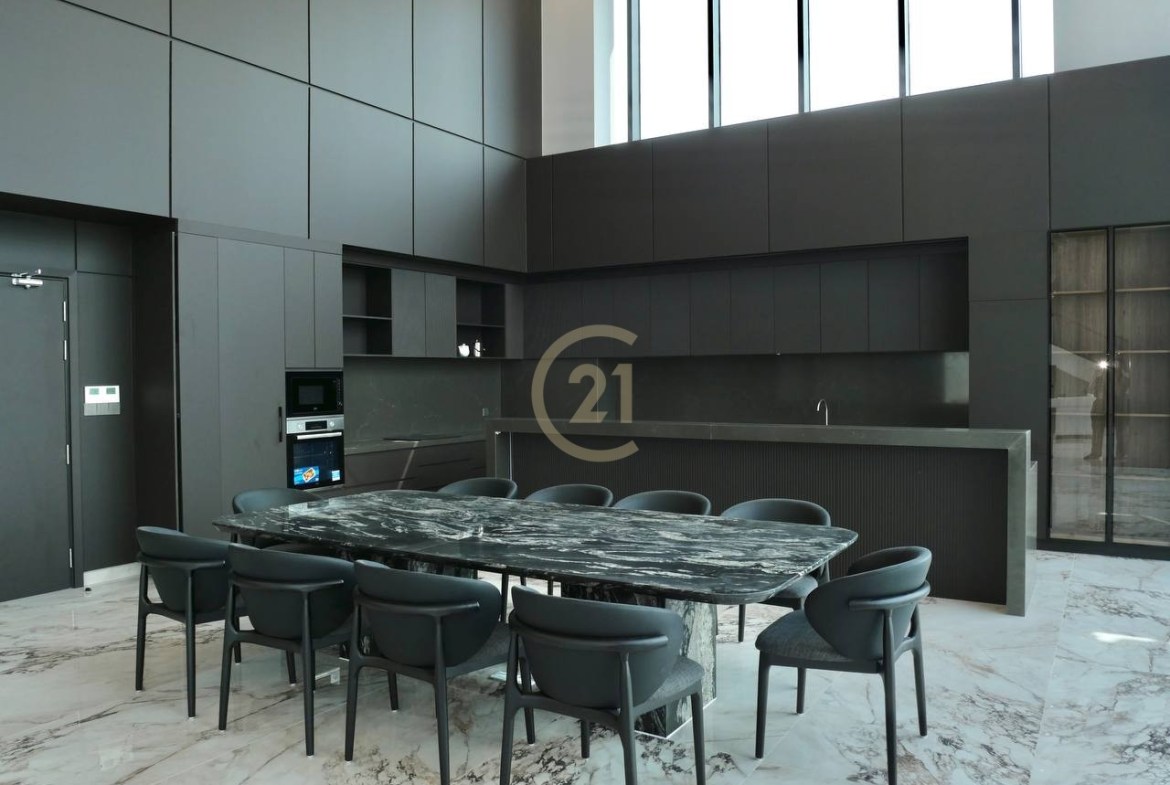 Penthouse 5BR For Rent In BKK1