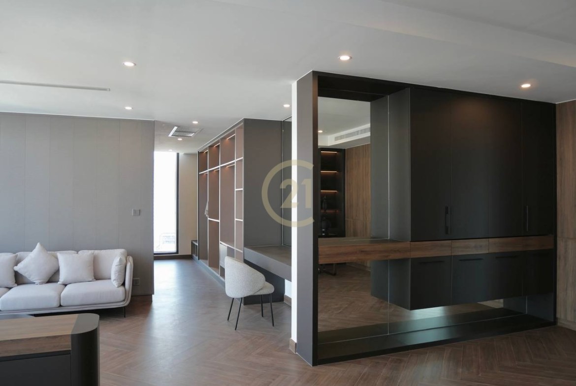 Penthouse 5BR For Rent In BKK1