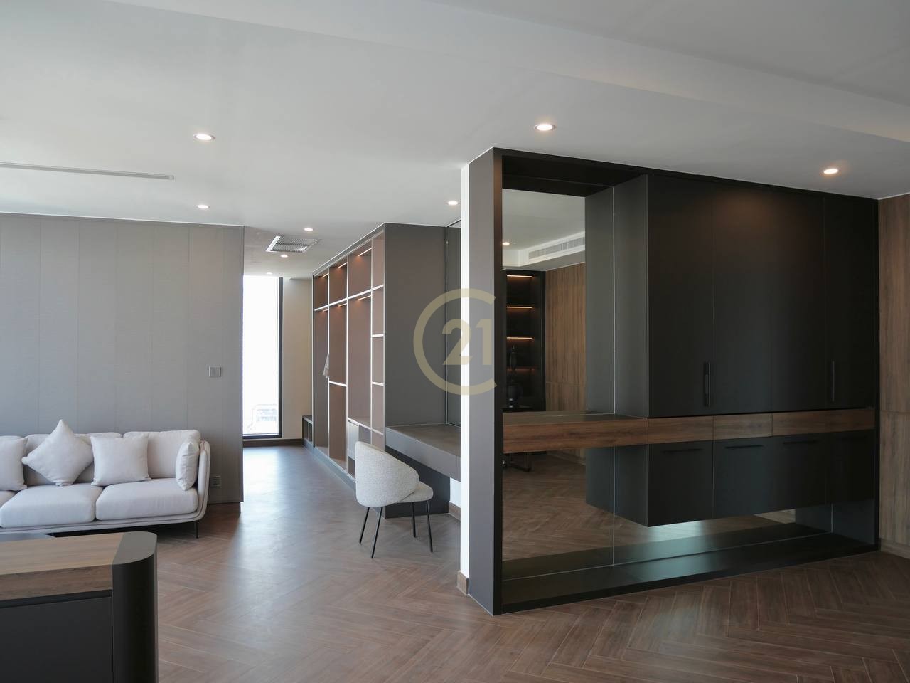 Penthouse 5BR For Rent In BKK1