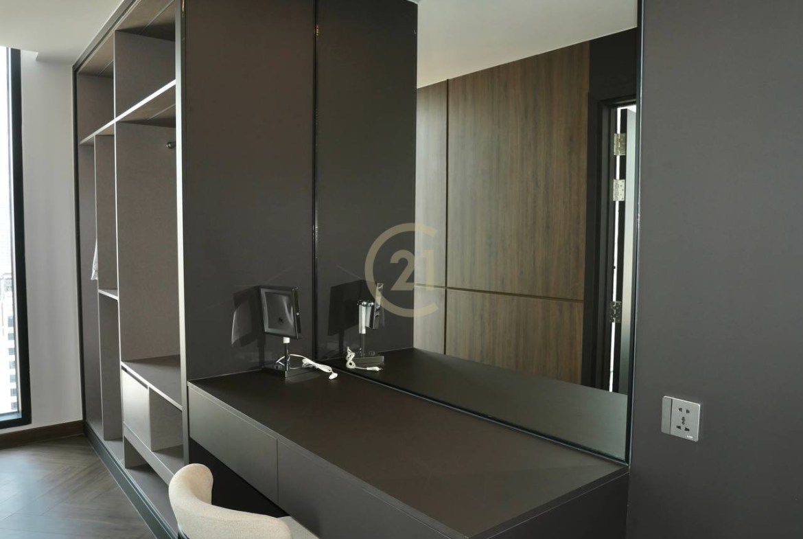 Penthouse 5BR For Rent In BKK1