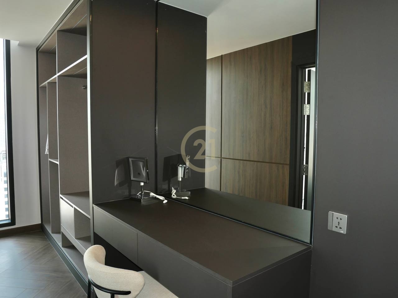 Penthouse 5BR For Rent In BKK1