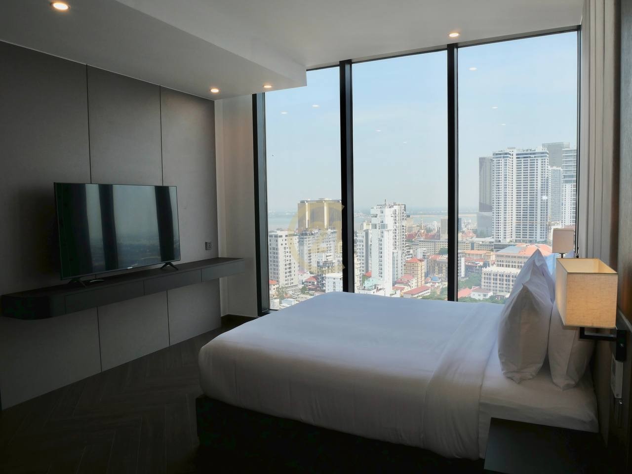 Penthouse 5BR For Rent In BKK1