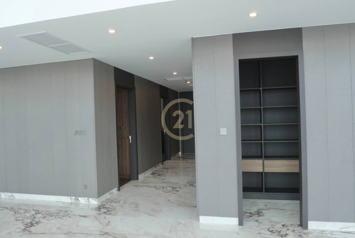 Penthouse 5BR For Rent In BKK1