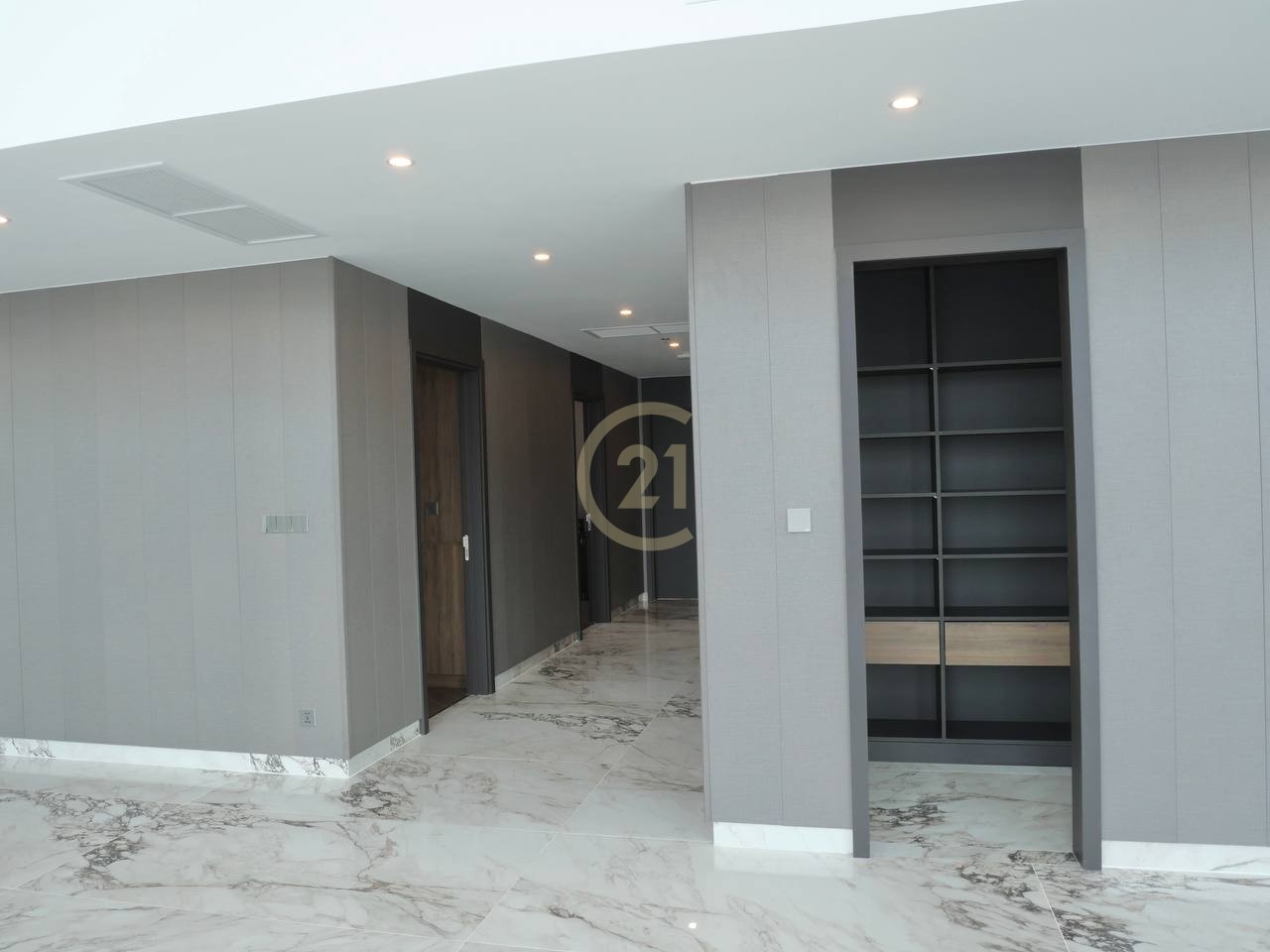 Penthouse 5BR For Rent In BKK1