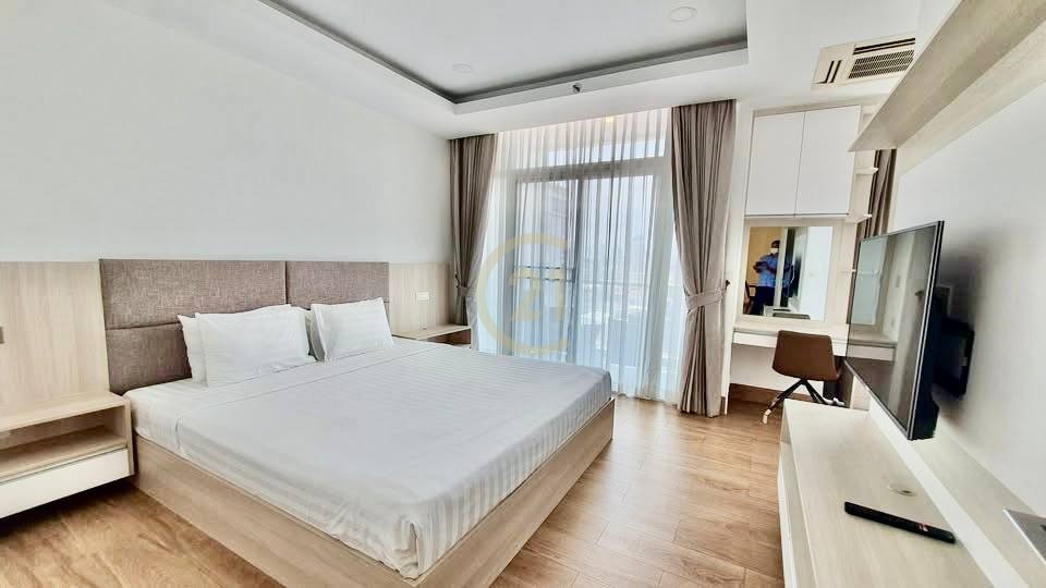 LUXURY THREE BEDROOM FOR RENT-BKK1
