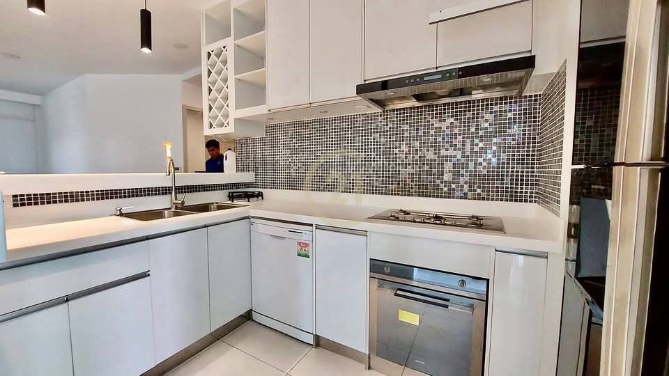LUXURY THREE BEDROOM FOR RENT-BKK1