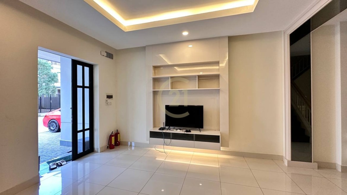 Villa LA for Rent at PH Boeng Snor