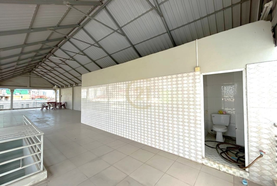 Shophouse for Rent in Boeung Trabek (Near Toul Tompoung, BKK)