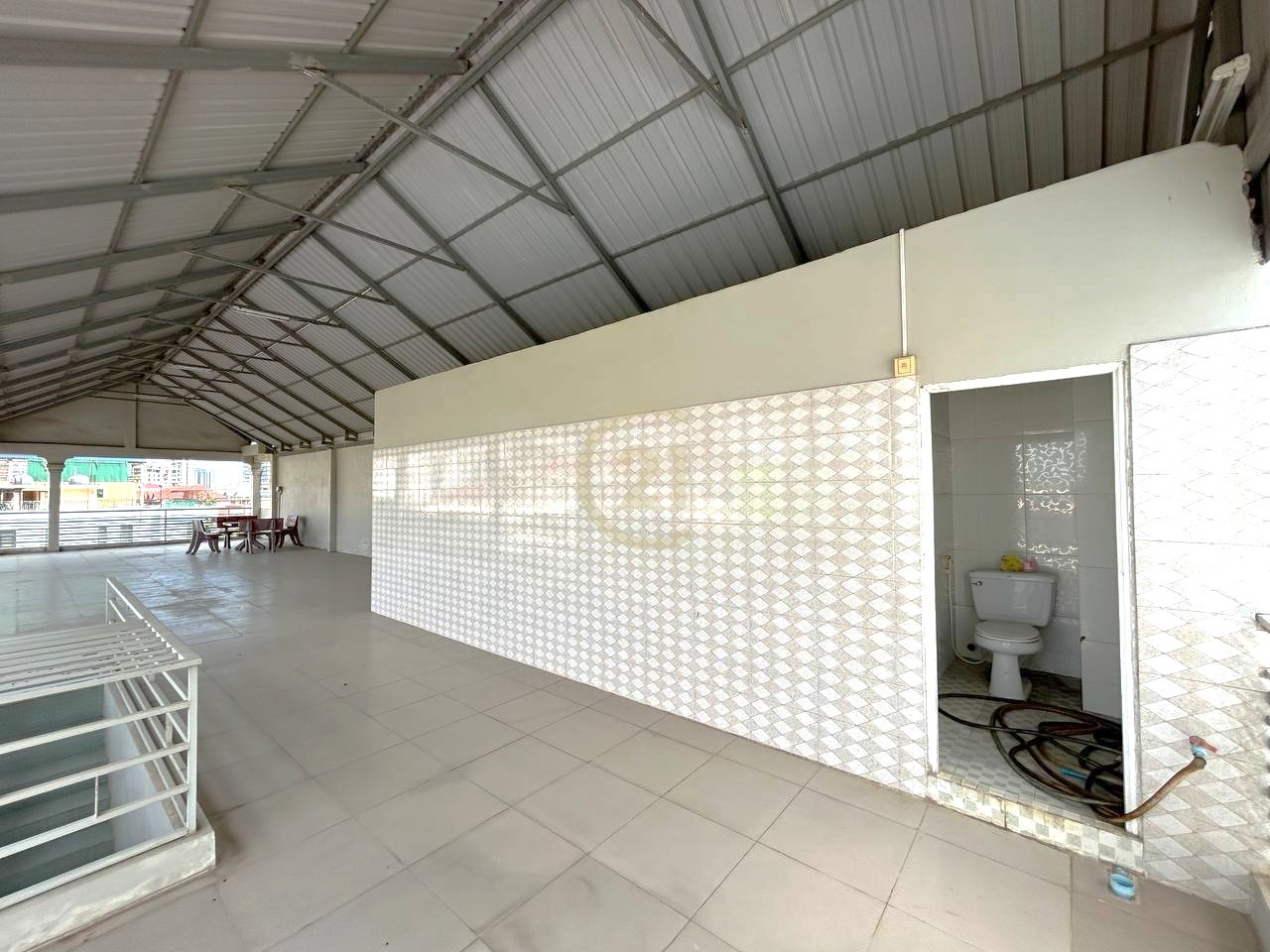 Shophouse for Rent in Boeung Trabek (Near Toul Tompoung, BKK)