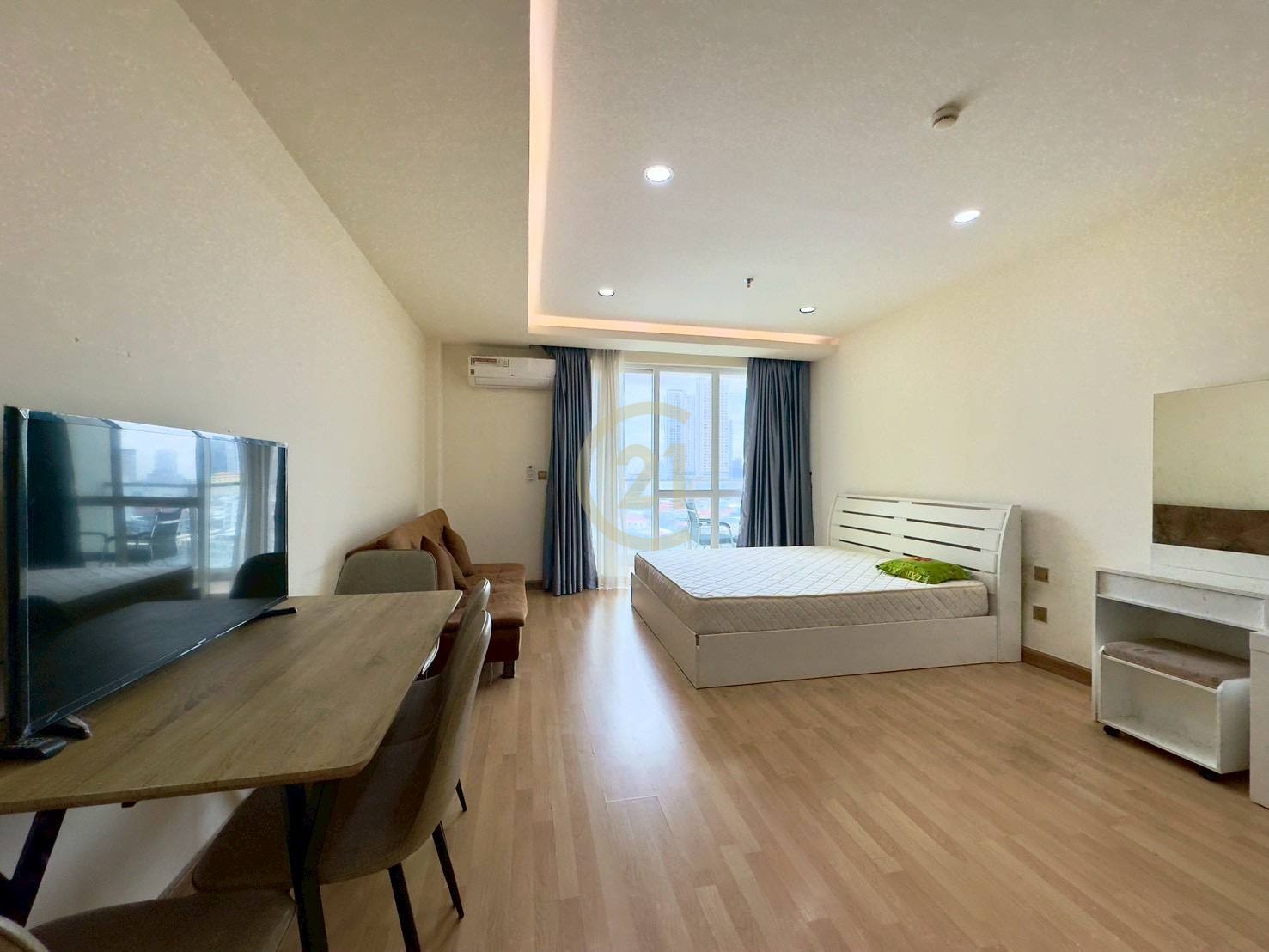 Cozy Studio room For Rent At Olympic