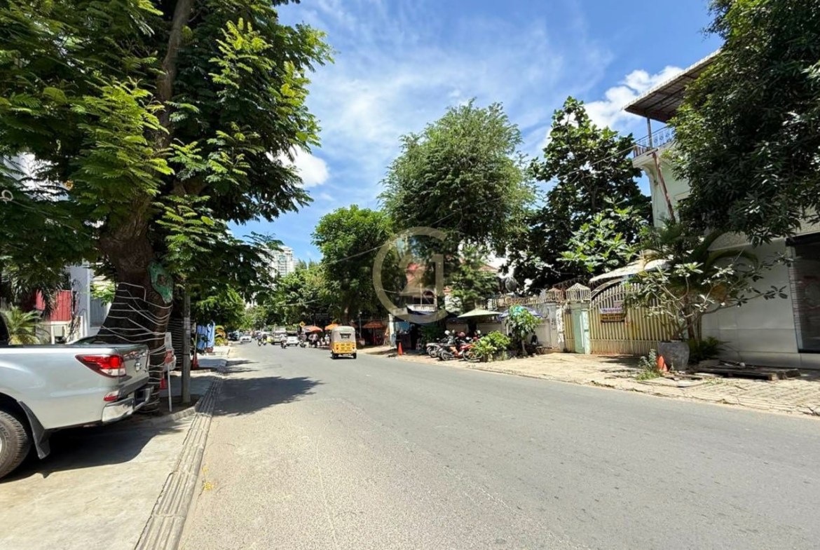 Commercial Space For Rent located in Tonle Bassac