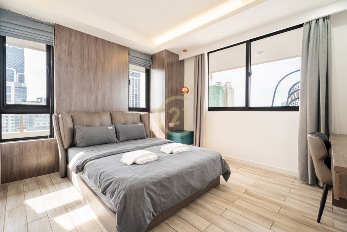 Luxury Corner Unit 3 Bedroom For Rent In BKK1