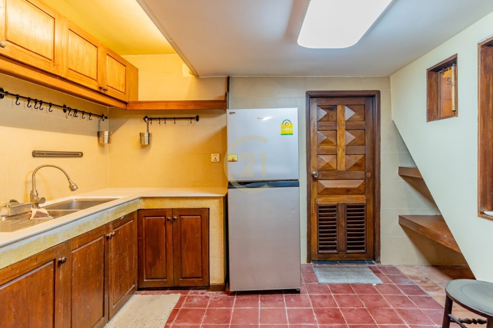Cheaper 3 Bedroom Renovated For Rent At Doun Penh