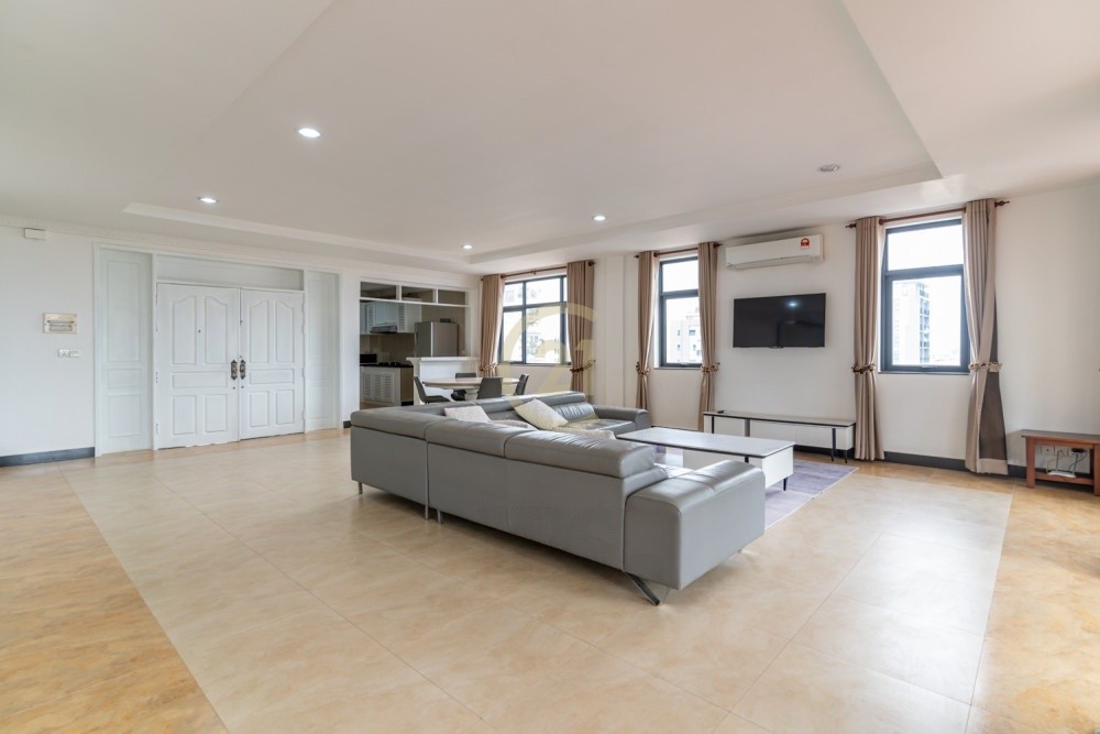 Specious Penthouse 3 Bedroom For Rent At 7 Makara