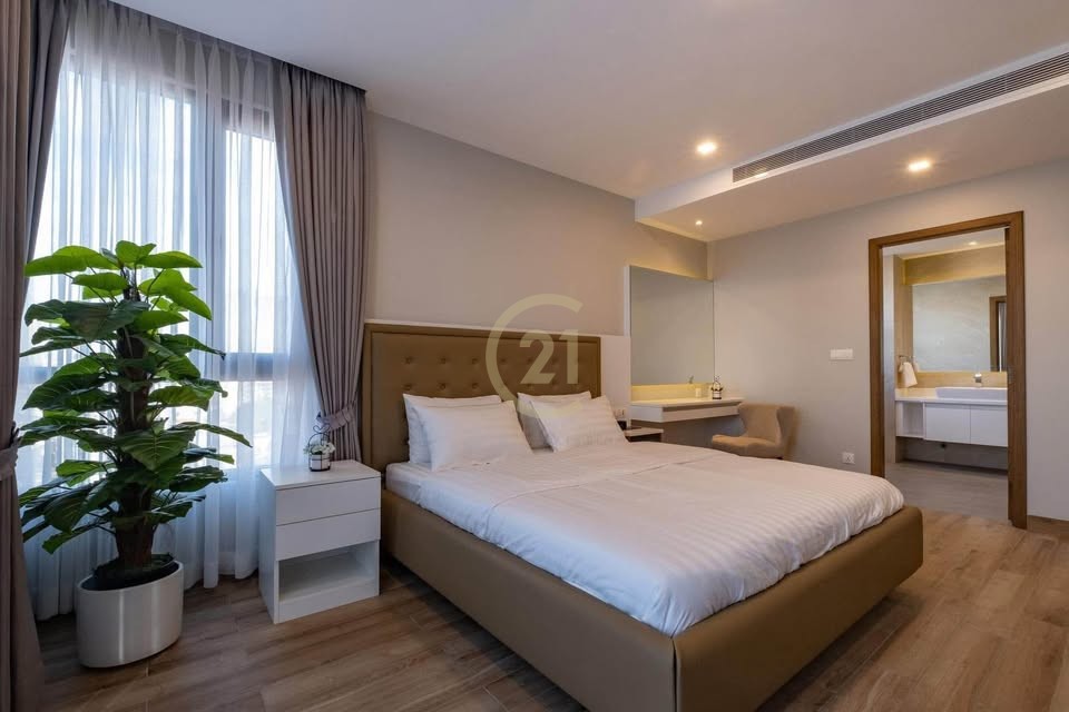 Stylish 1-Bedroom Serviced Apartment for Rent in BKK1