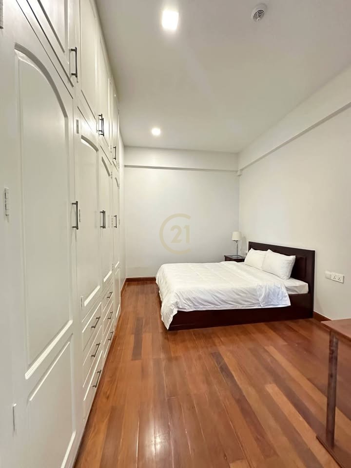 NICE THREE BEDROOM FOR RENT-TONLE BASSAC