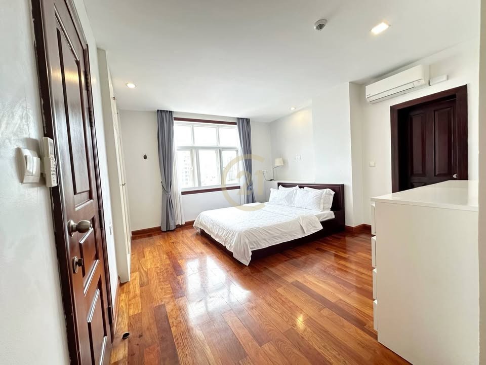 NICE THREE BEDROOM FOR RENT-TONLE BASSAC