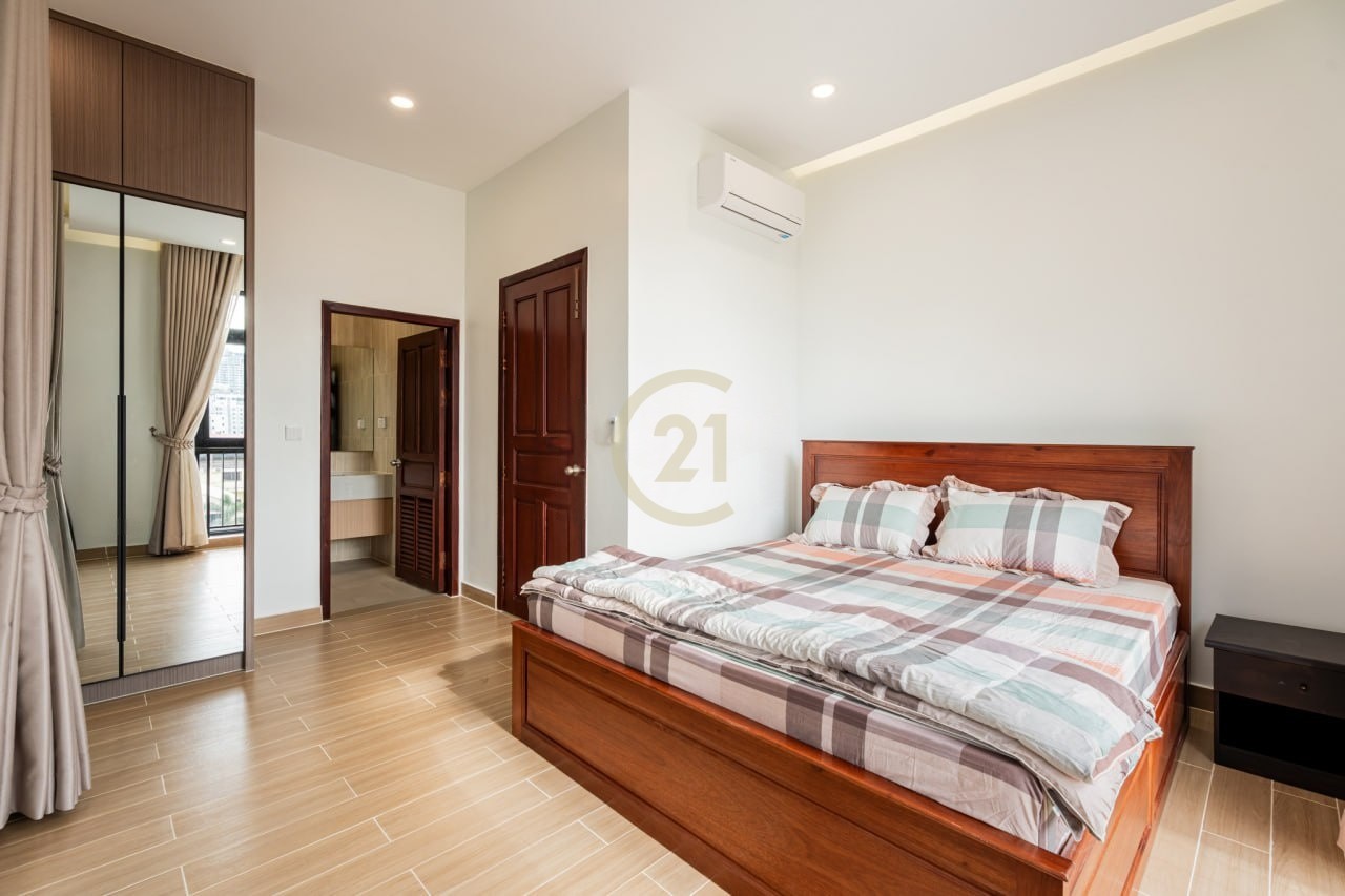 Penthouse 3 Bedroom For Rent in Tonle Bassac