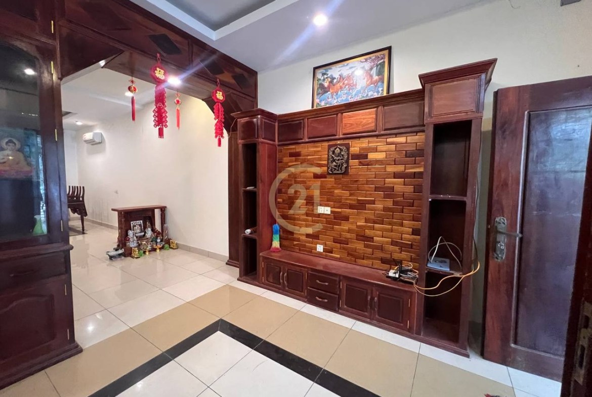 Twin Villa for Rent | Near Street 2004 – Ready to Move In