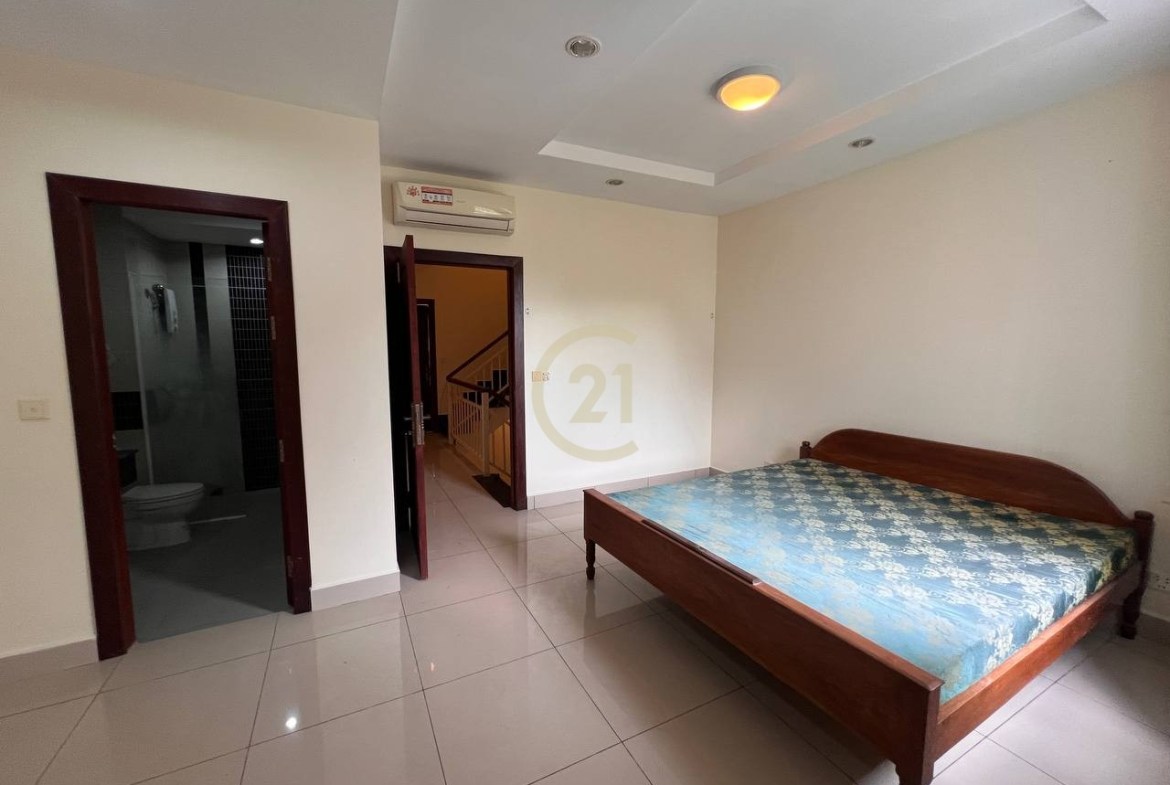 Twin Villa for Rent | Near Street 2004 – Ready to Move In