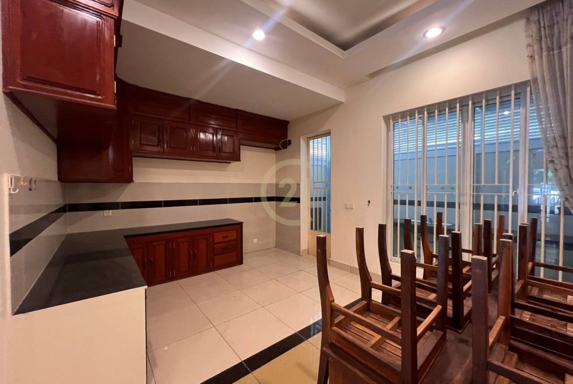 Twin Villa for Rent | Near Street 2004 – Ready to Move In