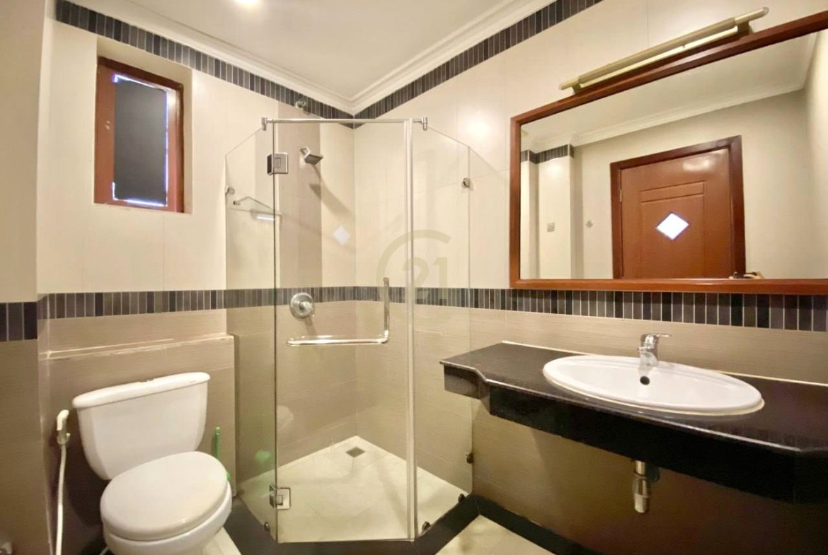 Spacious 1-Bedroom | Prime Location – in BKK1
