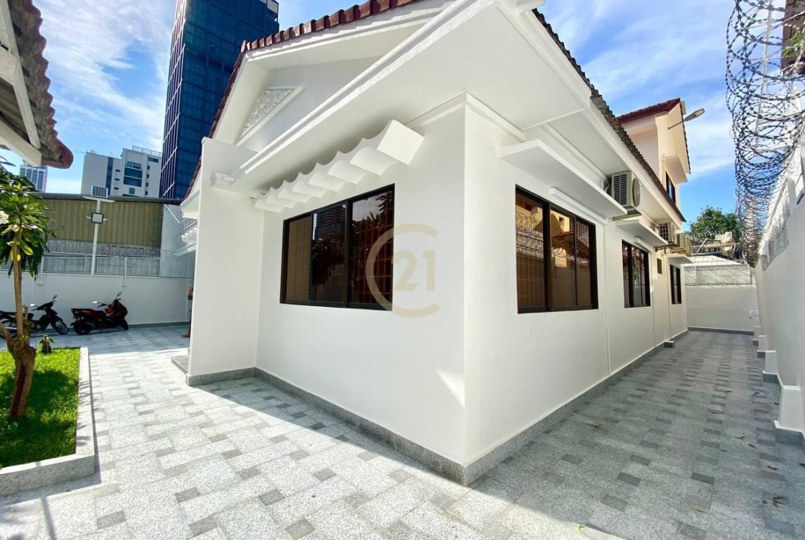 6BR 5BA Villa-Style House | Perfect for Office or Residence | BKK1