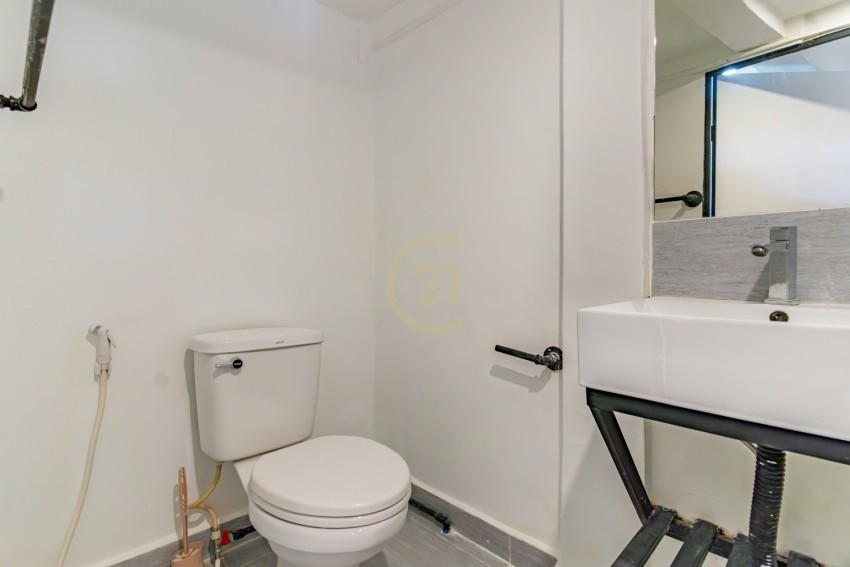 Renovated 2 Bedroom House Located in Tonle Bassac