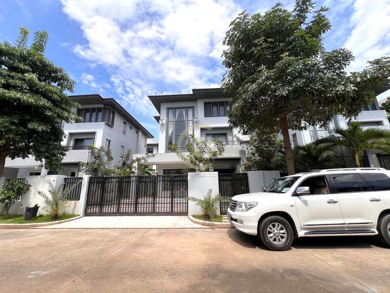Luxury Villa for Rent at Chip Mong Parkland 598