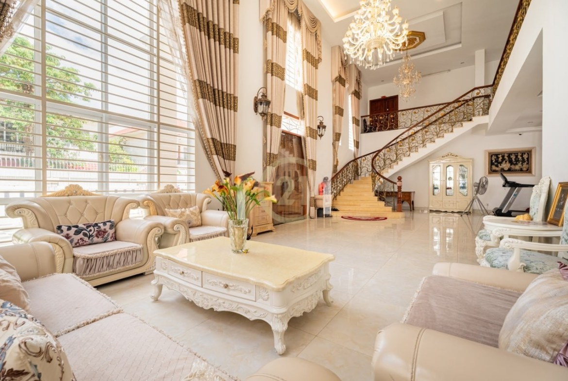 Spacious And Elegant Villa For Rent At Chroy Chongva