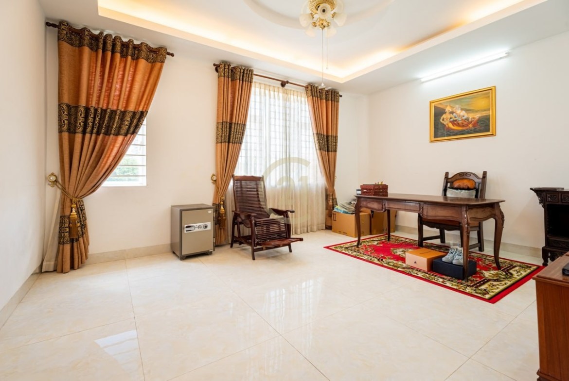 Spacious And Elegant Villa For Rent At Chroy Chongva