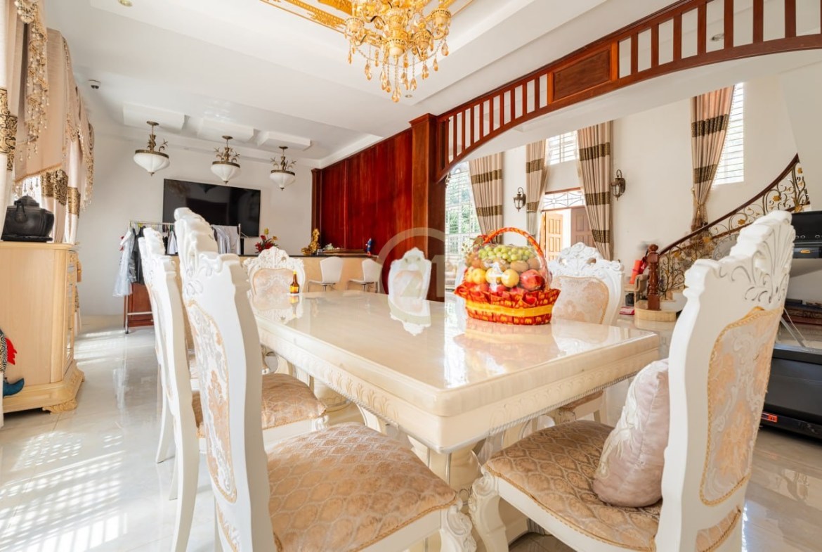 Spacious And Elegant Villa For Rent At Chroy Chongva