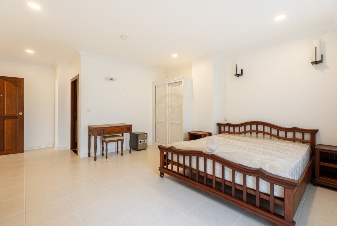 Spacious 2 Bedroom Located in The Prime Area of BKK1