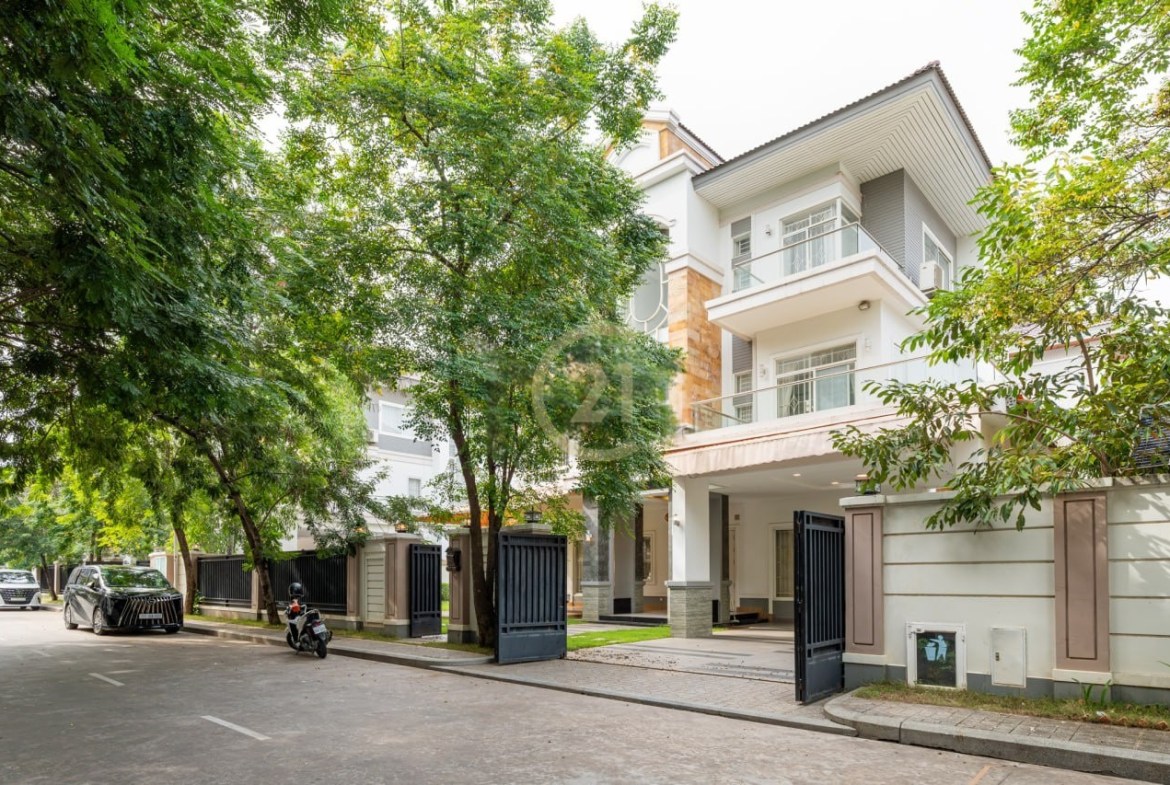FOR RENT | Luxury Queen Villa – Borey Peng Houth