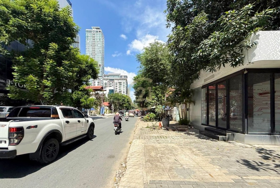 Commercial Space For Rent located in Tonle Bassac