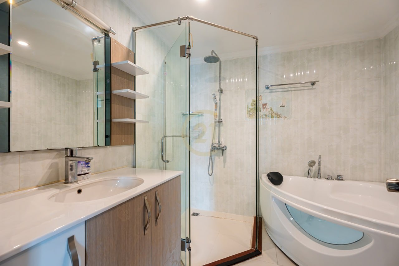 SPECIOUS 3 BEDROOM APARTMENT FOR RENT AT BKK1