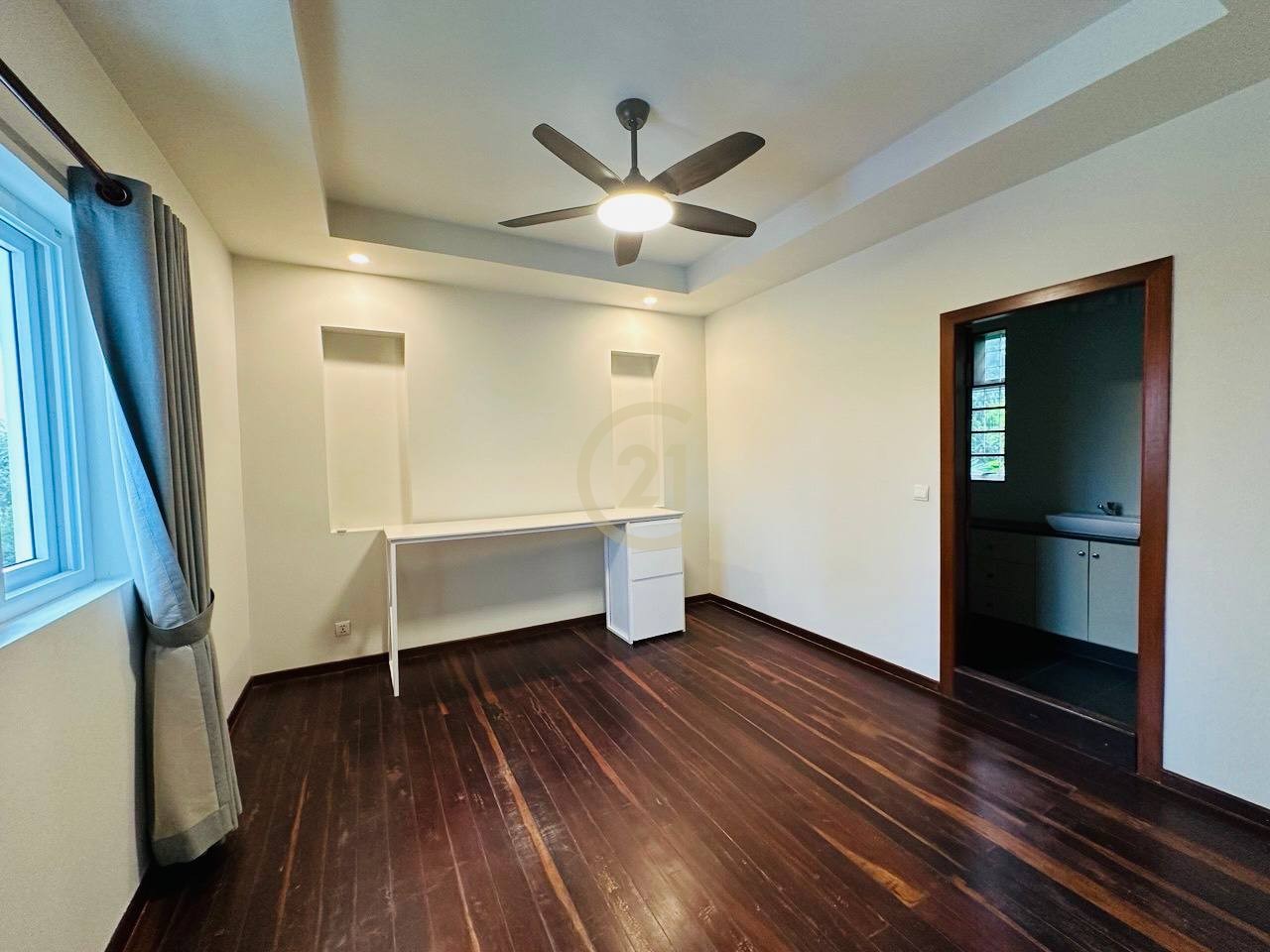 c4cb175c-b37a-4cef-b259-dd84a1303dfc