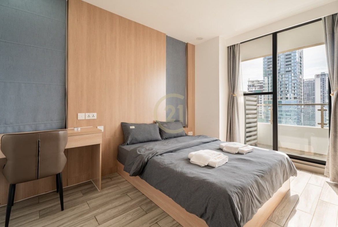 Luxury Corner Unit 3 Bedroom For Rent In BKK1