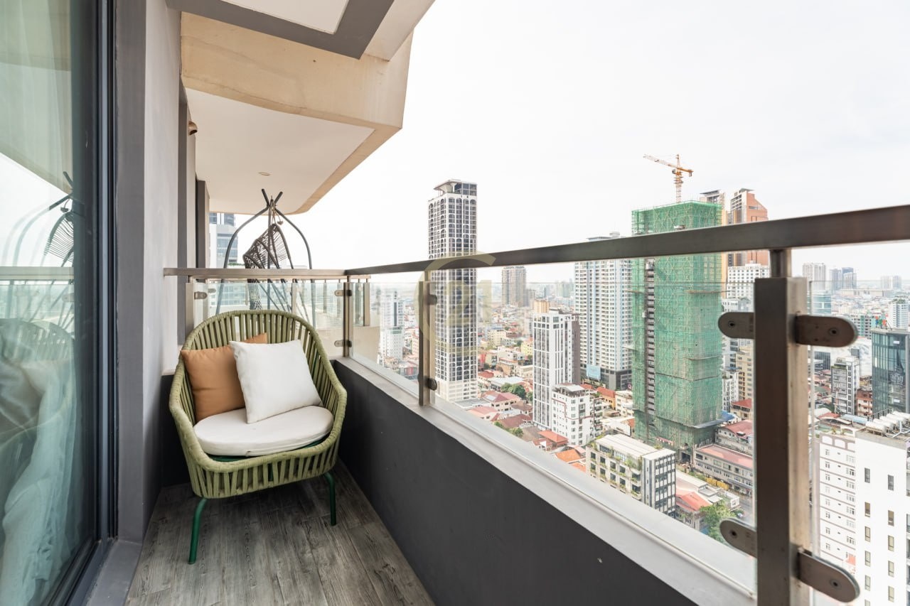 Luxury Corner Unit 3 Bedroom For Rent In BKK1